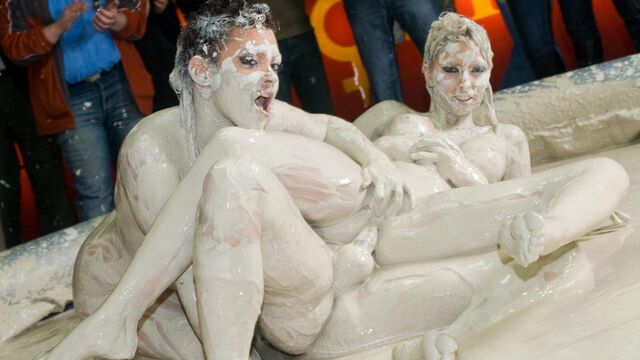 Fighting in dirt babes Stella Delcroix and Terri Summers share a big cock