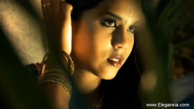 Femme fatale lass's desi smut