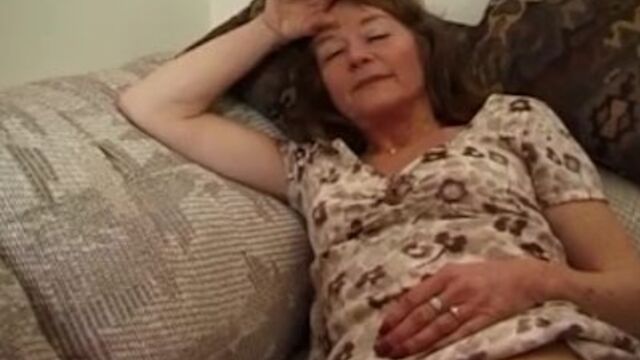 Glamour inamorata - facial cumshot video - Slutty Milf