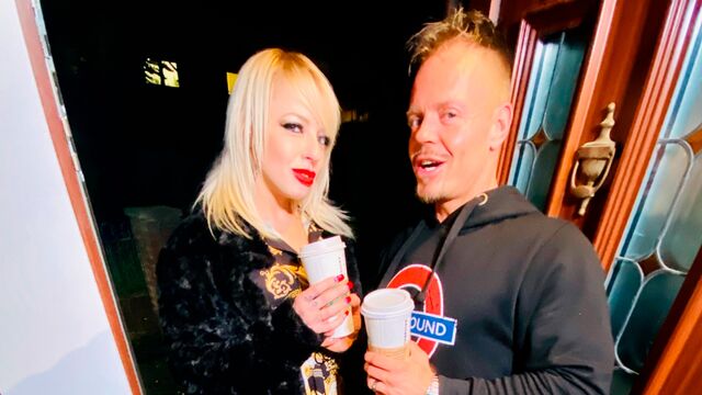 Blonde with beautiful big lips April Paisley likes intensive pound