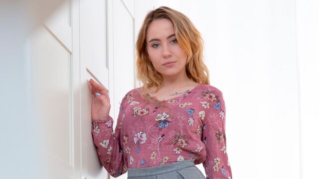 Aesthetic angel Bella Mur is jumping on a massive dick