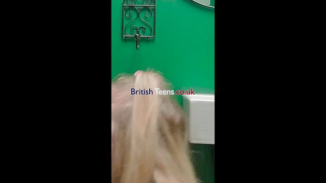 Watch dainty squeeze's porn