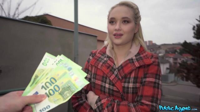 Big-boobed blonde Jesse Ames likes jumping on a pretty huge boner