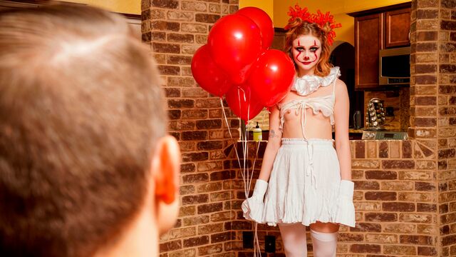 Lusty doll with big ass Scarlet Skies likes dick-riding so much