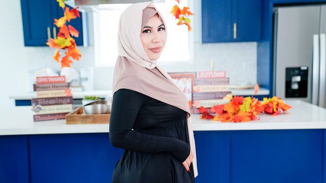 Muslim chick with round ass Tokyo Lynn rammed from behind