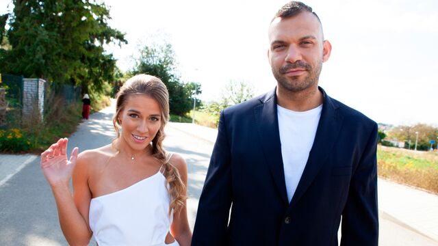 Crazy brown-haired chick Eveline Dellai likes intensive pound