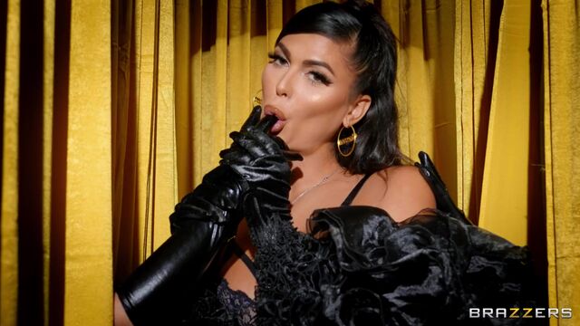 Hard fuck in the cowgirl pose with a stunning MILF Domino Presley