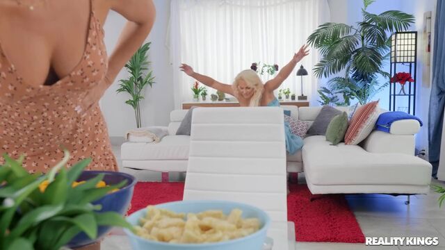 Sweethearts Rachel Starr and Phoenix Marie love lesbian sex