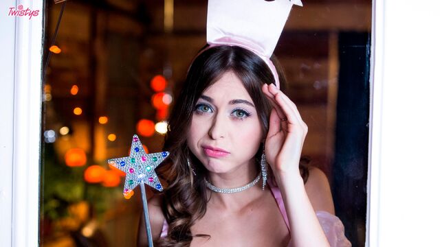 Slender teen pornstar Riley Reid screwed in the cowgirl pose