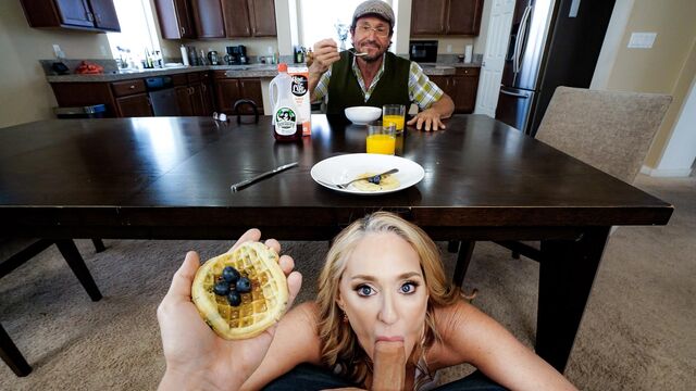 Sexy hottie with big ass Wendy Raine is handling two large dicks