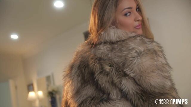 The first-class model Gizelle Blanco shows off her awesome body