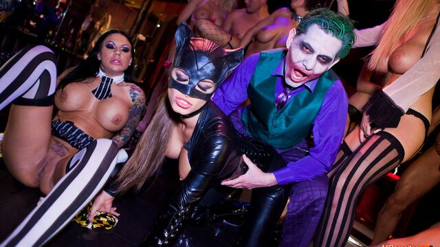 Brooke Banner, Brooke Haven and Natalie Norton fuck in the nightclub