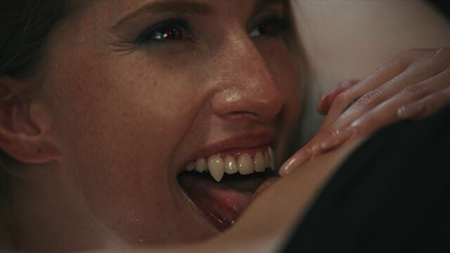 Flashy Octavia's lesbian sex