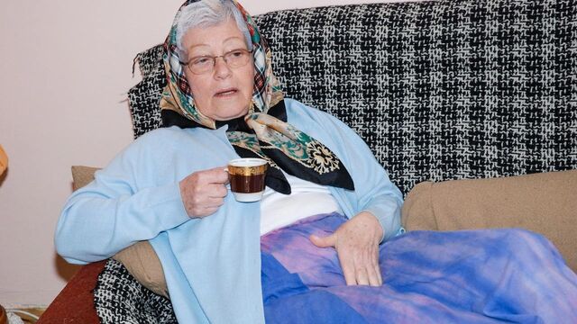 Aesthetic solo masturbation with a gorgeous granny Agnes