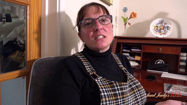 Aunt Judys XXX - office milf porn