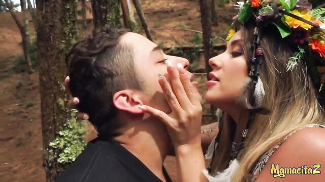 Big-bottomed leggy chick Sara Blonde likes jumping on a big boner