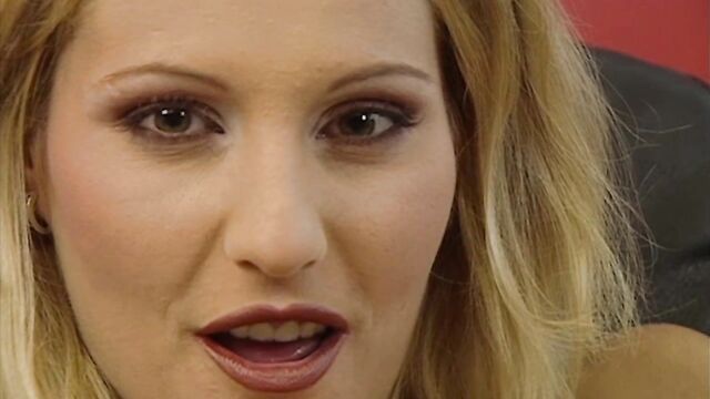 Blondie with sex red lips Melissa Black knows how to suck a dick