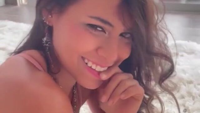 Sweetheart with round bottom looks gorgeous in a tight dress