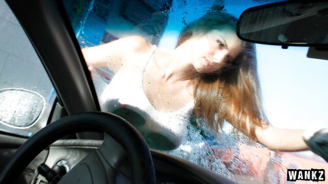 Sexy deepthroat queen Brooklyn Chase fucked on the leather sofa