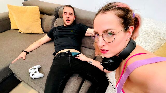 Aesthetic blonde chick with fat ass Liz Rainbow likes hard sex