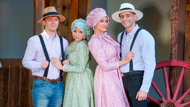 Spicy hotties Pristine Edge and Penny Barber have fun in foursome