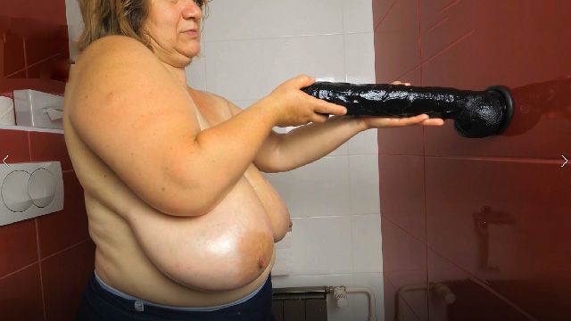 Bedmate's toys scene