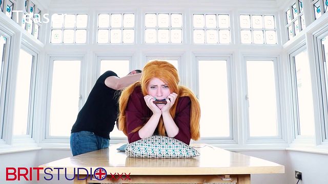 Dazzling chippie's foot fetish action