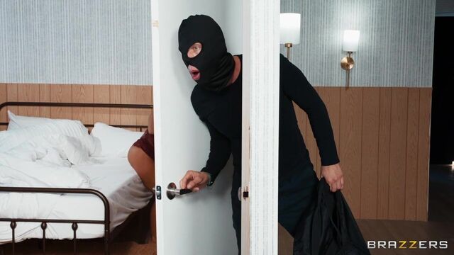 Masked first-class brunette Miss Lexa impaled by long boner