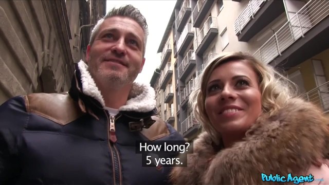 Pin-up Vicky Love - wife action - Public Agent