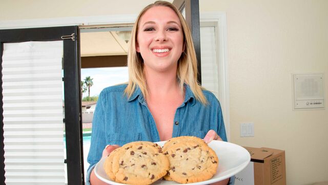 Hot blondie Brooke Wylde enjoying sideways screwing