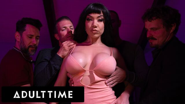 Bendy Little Puck at double vaginal clip