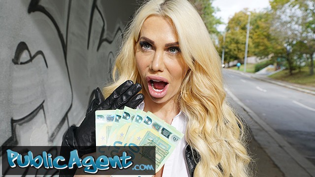 Tori Cummings's cowgirl sex by Public Agent