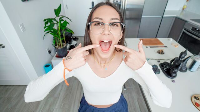 Aesthetic brunette babe Natalia Nix likes blowing this big cock