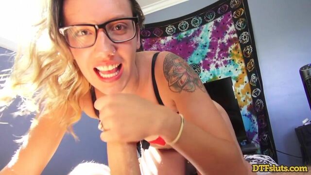 Sophia Grace opens her wet and tight hole for such a massive dick