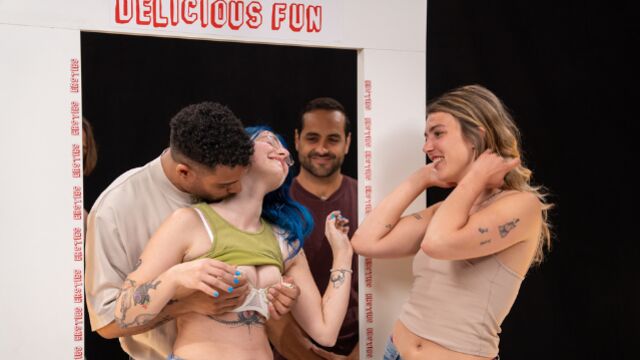 Khalamite's dating show scene