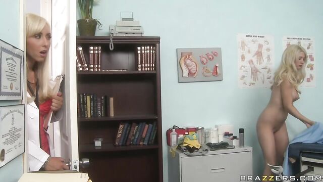 Hospital ward pussy-licking with hot Jessica Lynn and Jazy Berlin