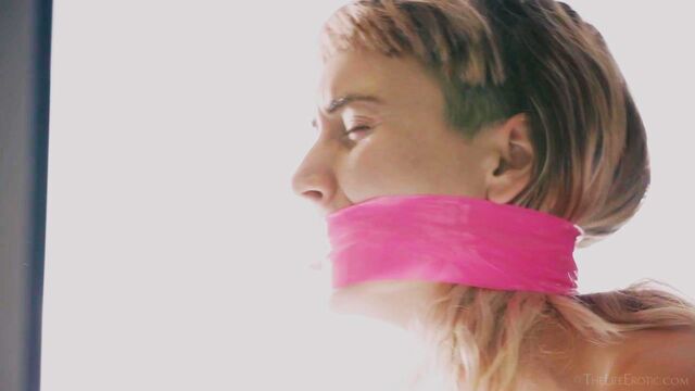 Good-looking babe in black leather belts Ray is soloing in a hot way