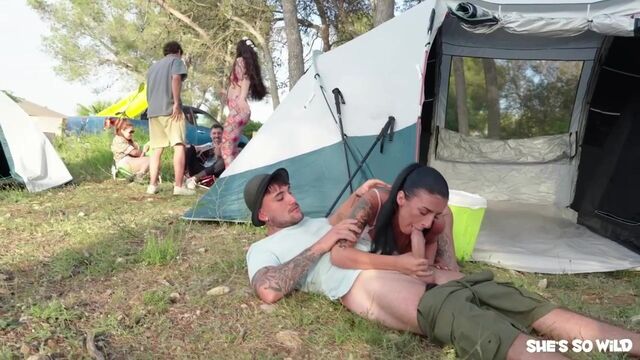 Camping hottie The Real Diabla nailed in front of her friends