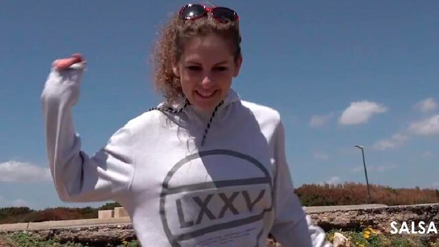 Slutty and horny brunette Loona R gives a gorgeous blowjob