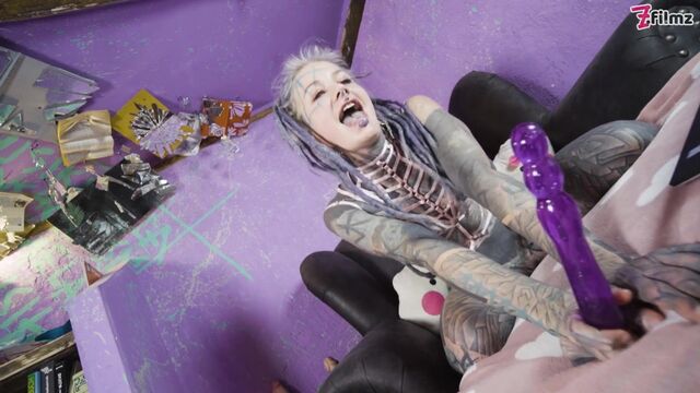 Extreme alt girl with tattoos Anuskatzz likes anal masturbation