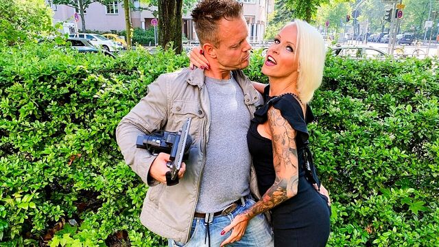 Stunning anal session with a glamorous blonde model Sophie Logan