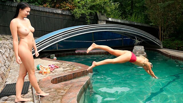 Two impressive babes Jenny Simons and Lucy Li love lesbian games