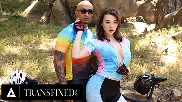 Emma Rose Shows Off Extreme Deepthroat Skills