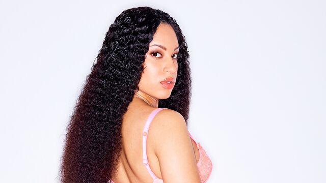 Good-looking model with big bottom Diamond Banks likes anal fuck