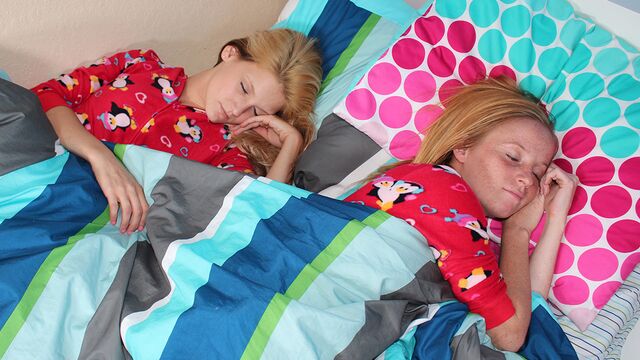 Two hot young chicks Alyssa Hart and Hope Harper play with a dick