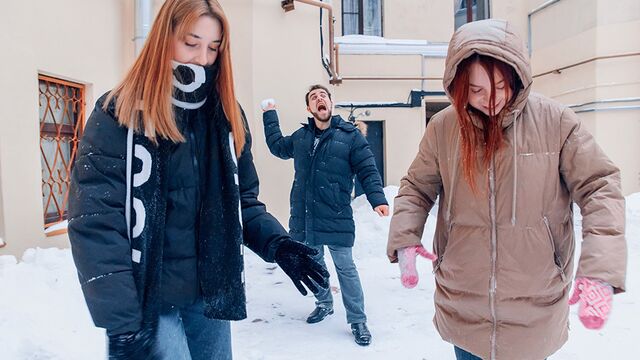 Pretty sexy and playful hotties Eva Tender and Luna Haze in FFM action