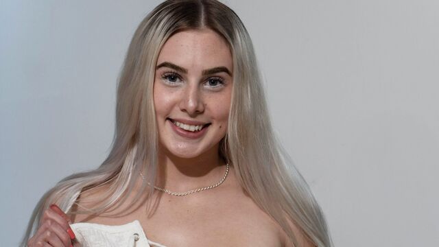 An awesome young blonde Bri Klein is playing with her hole