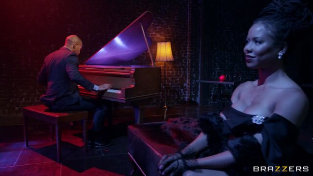 Gorgeous black threesome with Kira Noir and Ebony Mystique