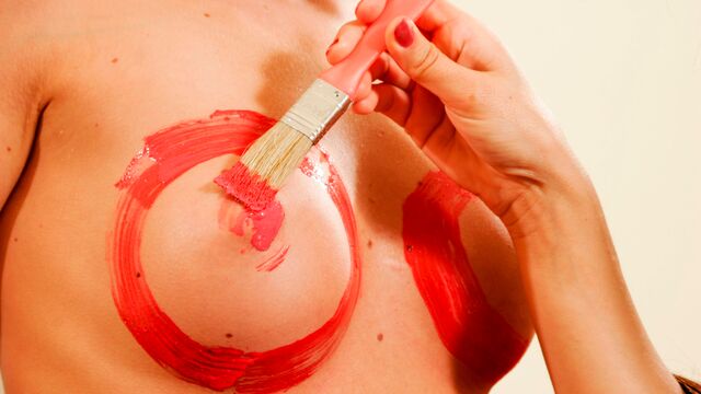 Passionate lesbians Linda Brown and Valerie are enjoying morning sex