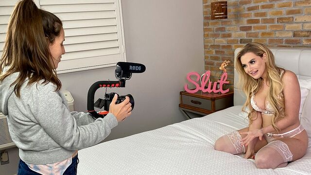 Spicy doll with big boobs Suzanne Ferrari jumps on a pretty long penis